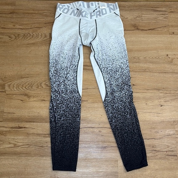 Nike Men's Gradient Black and White Boxer Briefs - Picture 3 of 8